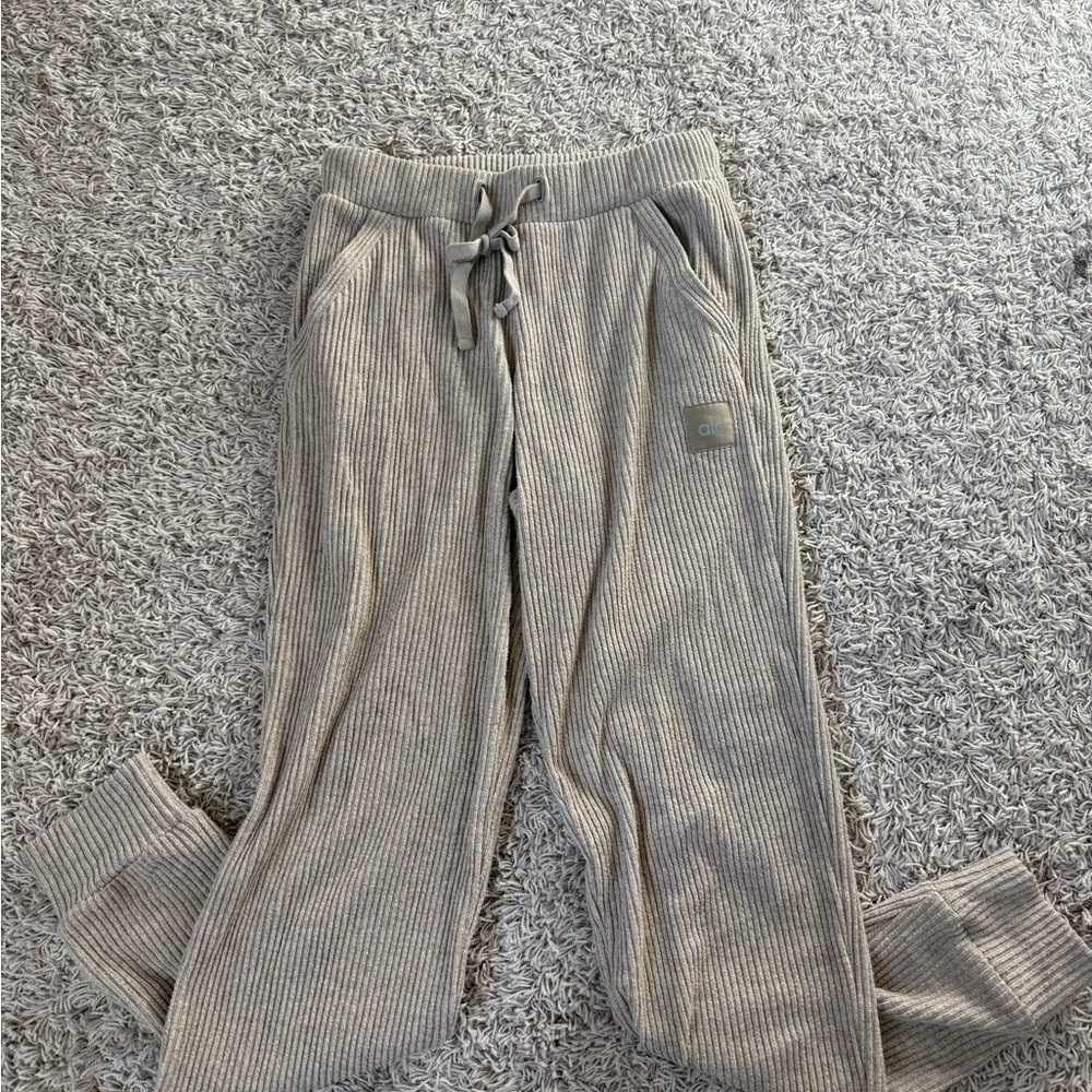 ALO Yoga Ribbed Lounge Pants in Beige, worn once. Just too big on me!!